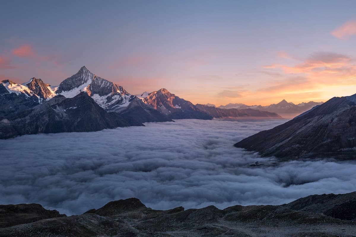 Montañas andinas al amanecer